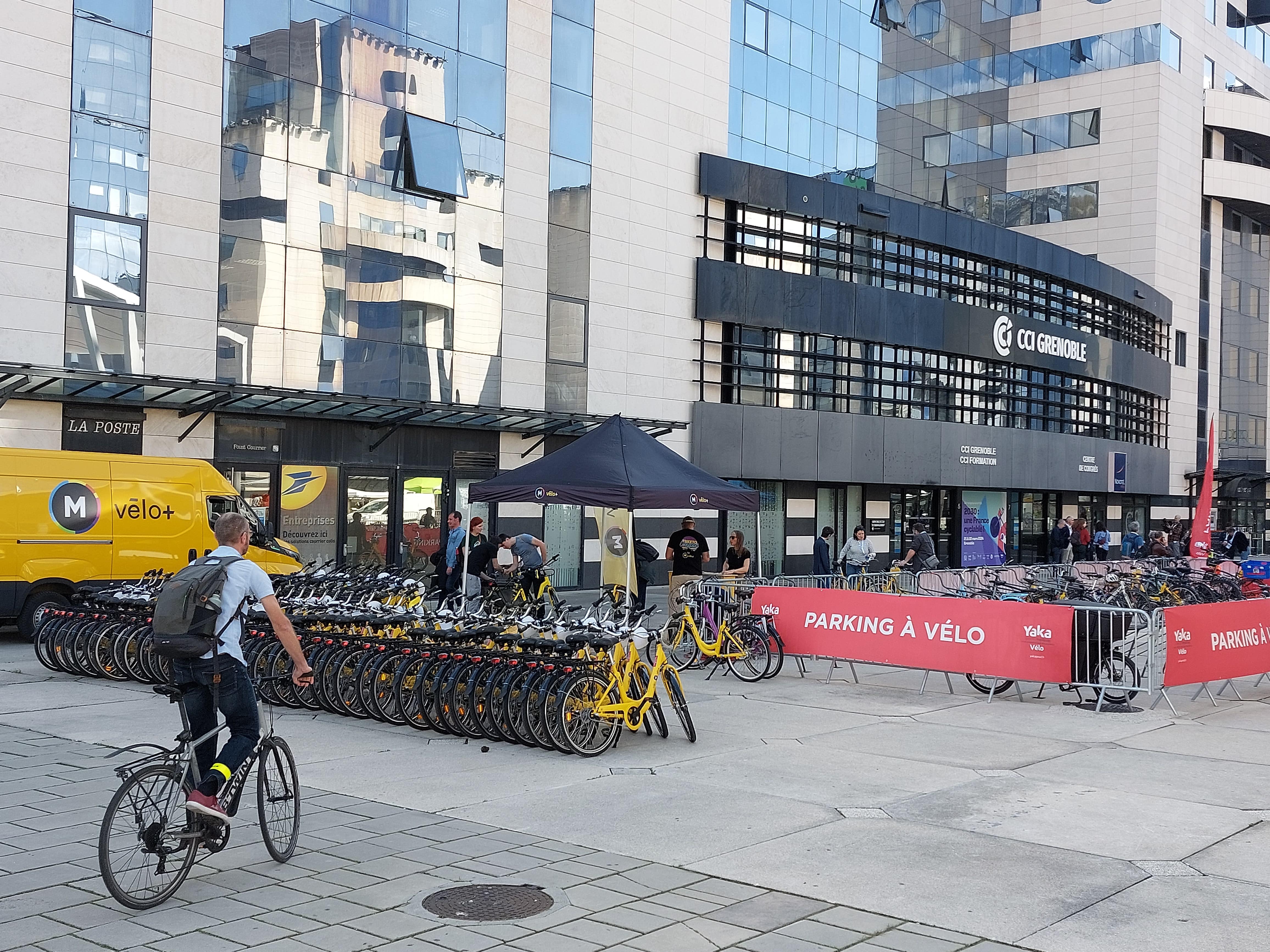 FUB - Parking et location de vÃ©lo sur la place Schuman 